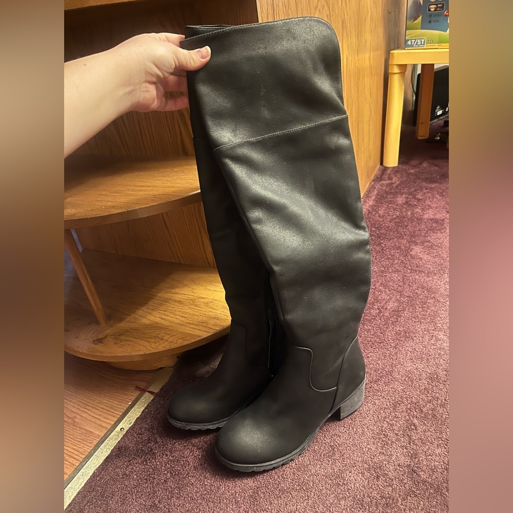 Women's Black Knee-High Boots